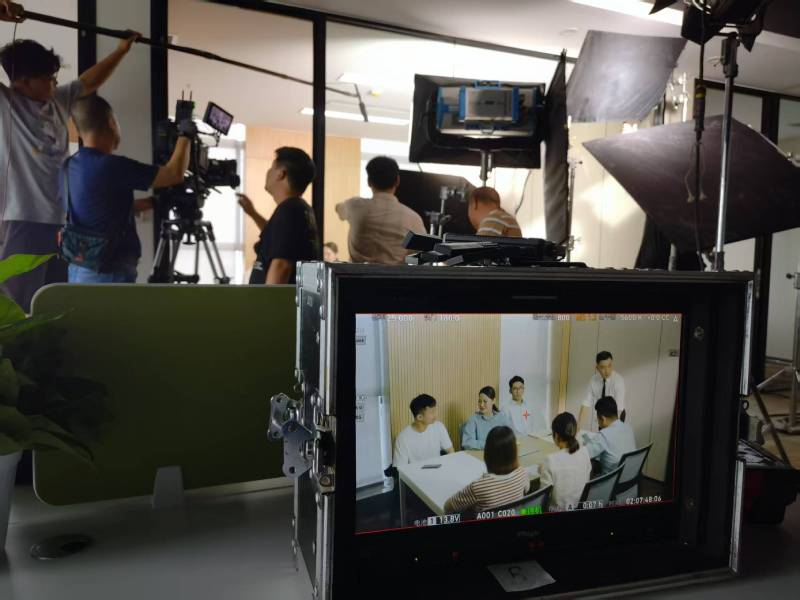 尚志市TVC拍摄公司：科技产品视觉化大师，诠释未来感与功能美学
